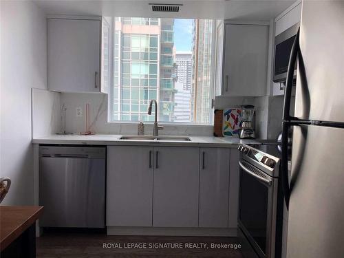 1808-28 Harrison Garden Blvd, Toronto, ON - Indoor Photo Showing Kitchen With Double Sink