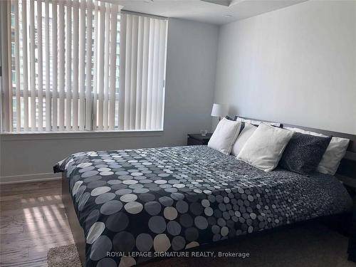 1808-28 Harrison Garden Blvd, Toronto, ON - Indoor Photo Showing Bedroom