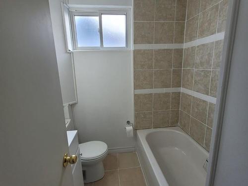 555 Ritson Rd S, Oshawa, ON - Indoor Photo Showing Bathroom