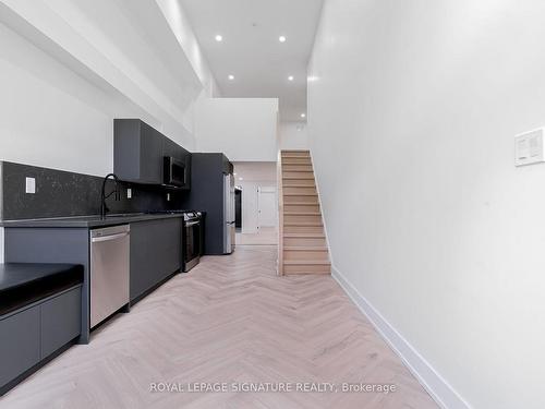 3-861 O'Connor Dr, Toronto, ON - Indoor Photo Showing Kitchen