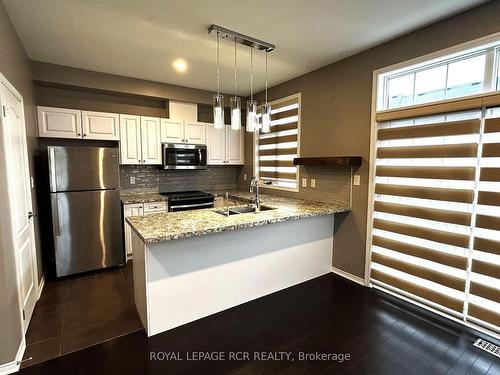 41-60 First St, Orangeville, ON - Indoor Photo Showing Kitchen With Double Sink