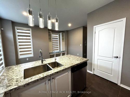 41-60 First St, Orangeville, ON - Indoor Photo Showing Kitchen With Double Sink