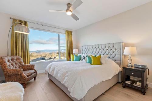 484 Sparrow Hawk Court, Kelowna, BC - Indoor Photo Showing Bedroom