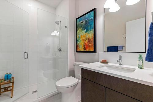 484 Sparrow Hawk Court, Kelowna, BC - Indoor Photo Showing Bathroom