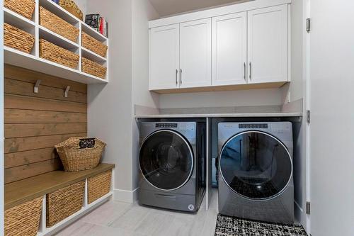 484 Sparrow Hawk Court, Kelowna, BC - Indoor Photo Showing Laundry Room