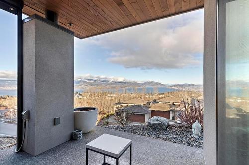 484 Sparrow Hawk Court, Kelowna, BC - Outdoor With Exterior