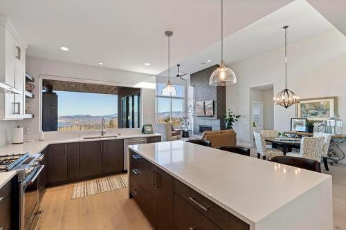 484 Sparrow Hawk Court, Kelowna, BC - Indoor Photo Showing Kitchen With Upgraded Kitchen