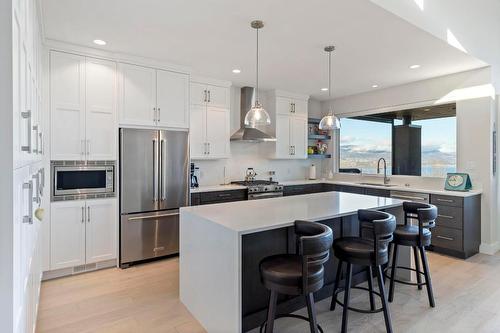 484 Sparrow Hawk Court, Kelowna, BC - Indoor Photo Showing Kitchen With Upgraded Kitchen