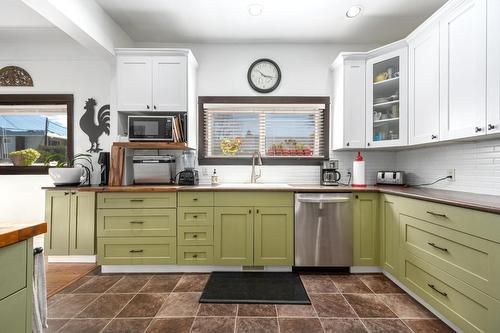 253 Royal Avenue, Kamloops, BC - Indoor Photo Showing Kitchen