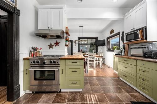 253 Royal Avenue, Kamloops, BC - Indoor Photo Showing Kitchen