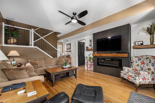 253 Royal Avenue, Kamloops, BC - Indoor Photo Showing Living Room With Fireplace