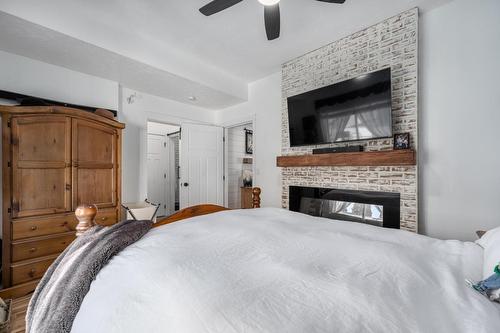 253 Royal Avenue, Kamloops, BC - Indoor Photo Showing Bedroom With Fireplace