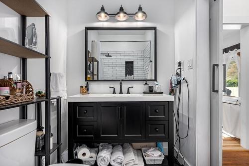 253 Royal Avenue, Kamloops, BC - Indoor Photo Showing Bathroom