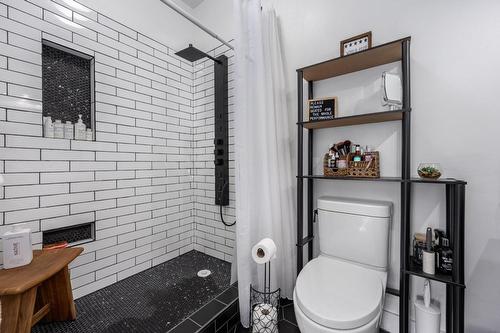 253 Royal Avenue, Kamloops, BC - Indoor Photo Showing Bathroom