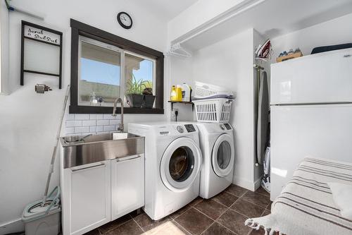 253 Royal Avenue, Kamloops, BC - Indoor Photo Showing Laundry Room