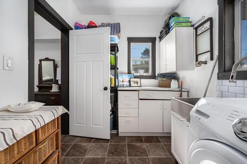 253 Royal Avenue, Kamloops, BC - Indoor Photo Showing Laundry Room