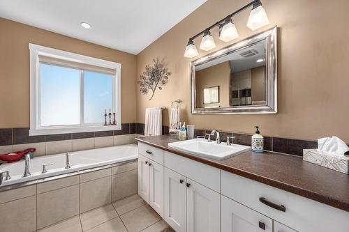 253 Royal Avenue, Kamloops, BC - Indoor Photo Showing Bathroom