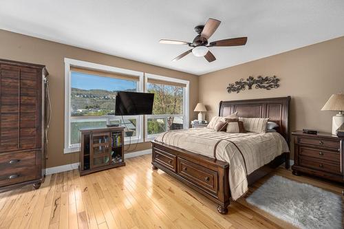 253 Royal Avenue, Kamloops, BC - Indoor Photo Showing Bedroom