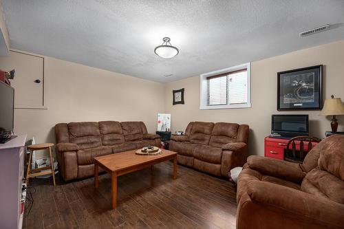 253 Royal Avenue, Kamloops, BC - Indoor Photo Showing Living Room With Fireplace