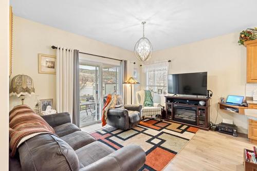 1655 Woodburn Drive, Cache Creek, BC - Indoor Photo Showing Living Room