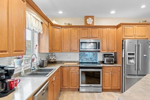 1655 Woodburn Drive, Cache Creek, BC - Indoor Photo Showing Kitchen With Double Sink