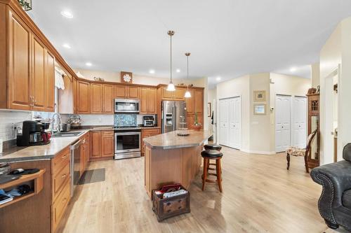 1655 Woodburn Drive, Cache Creek, BC - Indoor Photo Showing Kitchen