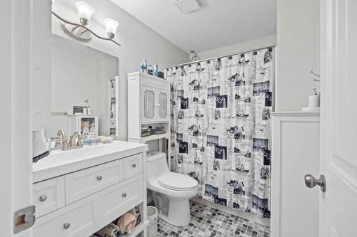 1655 Woodburn Drive, Cache Creek, BC - Indoor Photo Showing Bathroom