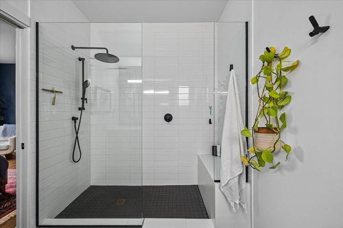 1407 Kendra Court, Kelowna, BC - Indoor Photo Showing Bathroom