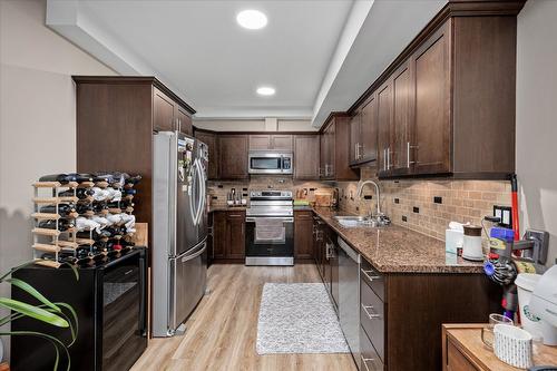 1407 Kendra Court, Kelowna, BC - Indoor Photo Showing Kitchen