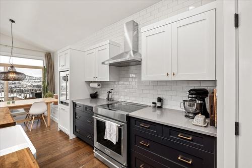 1407 Kendra Court, Kelowna, BC - Indoor Photo Showing Kitchen With Upgraded Kitchen