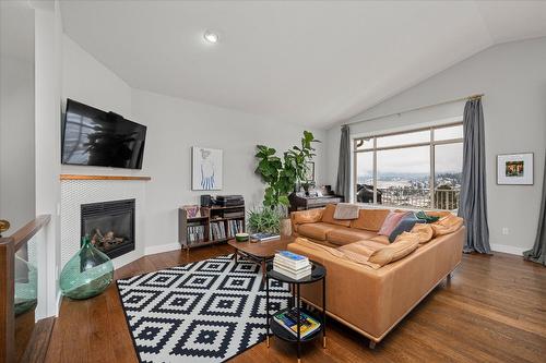 1407 Kendra Court, Kelowna, BC - Indoor Photo Showing Living Room With Fireplace