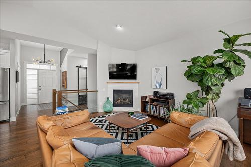 1407 Kendra Court, Kelowna, BC - Indoor Photo Showing Living Room With Fireplace