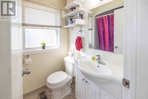 200 Alma Street N, Guelph (Onward Willow), ON - Indoor Photo Showing Bathroom