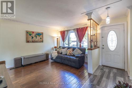 200 Alma Street N, Guelph (Onward Willow), ON - Indoor Photo Showing Living Room