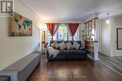 200 Alma Street N, Guelph (Onward Willow), ON - Indoor Photo Showing Living Room