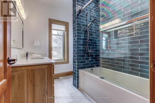 740494 10 Side Road, Chatsworth, ON - Indoor Photo Showing Bathroom