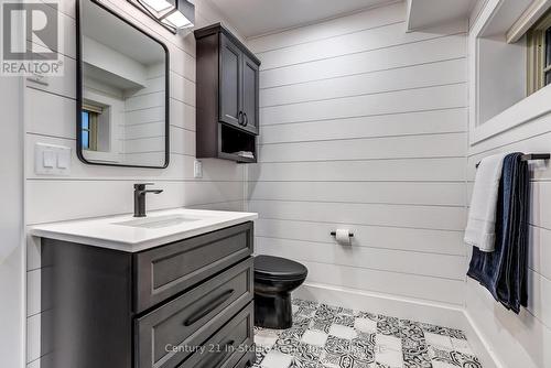 740494 10 Side Road, Chatsworth, ON - Indoor Photo Showing Bathroom