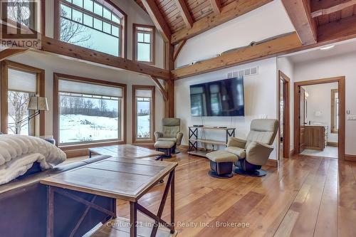 740494 10 Side Road, Chatsworth, ON - Indoor Photo Showing Living Room