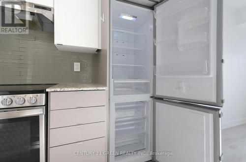 403 - 120 Varna Drive, Toronto, ON - Indoor Photo Showing Kitchen