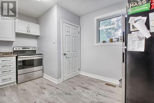 211 Axminster Drive, Richmond Hill, ON - Indoor Photo Showing Other Room