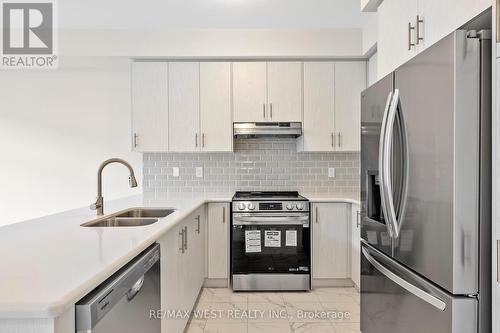 38 Singhampton Road, Vaughan, ON - Indoor Photo Showing Kitchen With Double Sink With Upgraded Kitchen