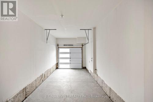 38 Singhampton Road, Vaughan, ON - Indoor Photo Showing Garage