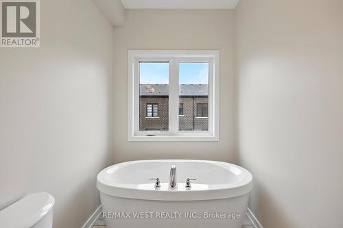 38 Singhampton Road, Vaughan, ON - Indoor Photo Showing Bathroom