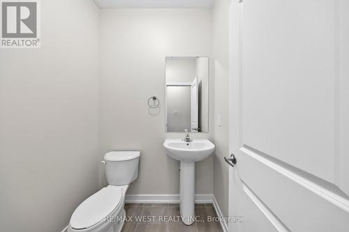 38 Singhampton Road, Vaughan, ON - Indoor Photo Showing Bathroom