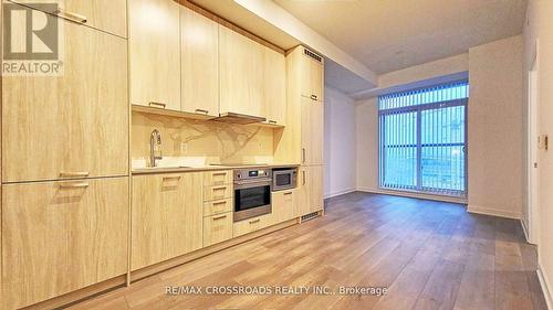 508 - 10 Honeycrisp Crescent, Vaughan, ON - Indoor