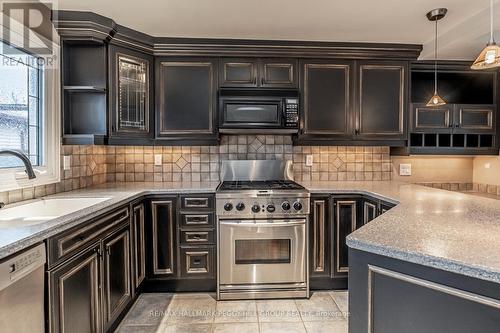 136 Lillian Crescent, Barrie, ON - Indoor Photo Showing Kitchen With Stainless Steel Kitchen With Upgraded Kitchen