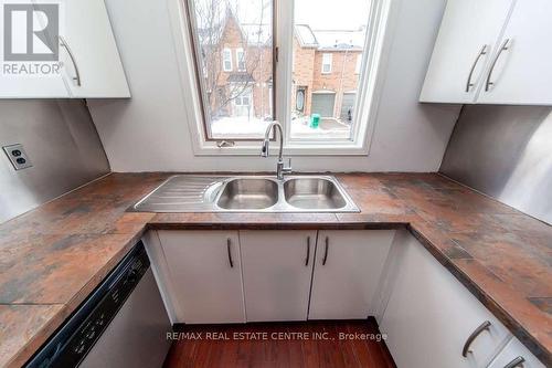 34B - 5865 Dalebrook Crescent, Mississauga, ON - Indoor Photo Showing Kitchen With Double Sink