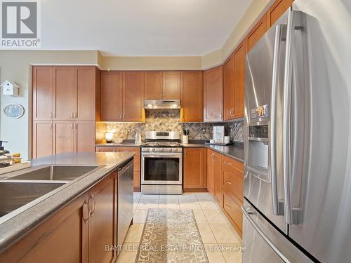 3255 Mccurdy Court, Burlington, ON - Indoor Photo Showing Kitchen With Double Sink