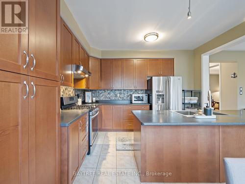 3255 Mccurdy Court, Burlington, ON - Indoor Photo Showing Kitchen With Double Sink