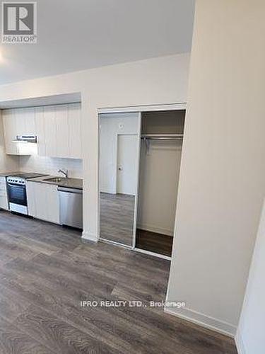 217 - 58 Sky Harbour Drive, Brampton, ON - Indoor Photo Showing Kitchen